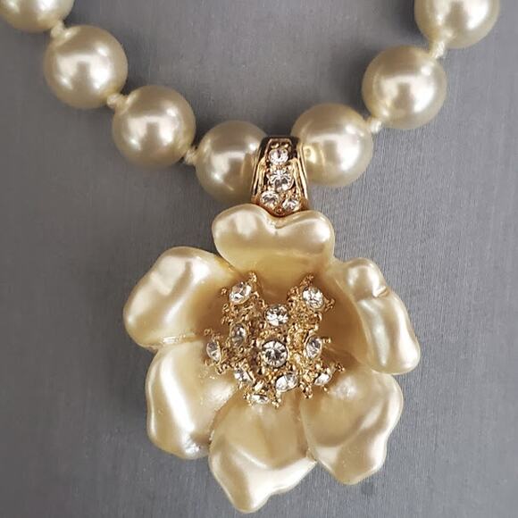 Nolan Miller Glamour Collection Simulated Pearl Necklace and Flower Enhancer NIB - Picture 4 of 8